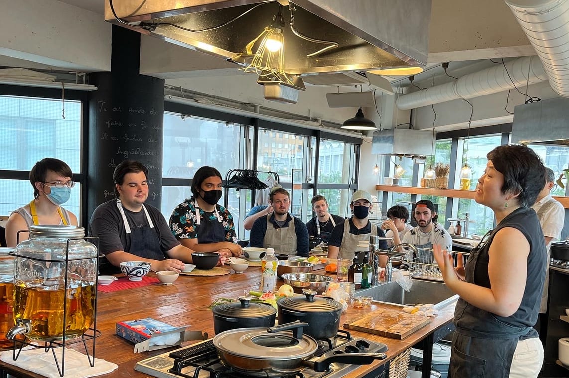 A class around the kitchen island